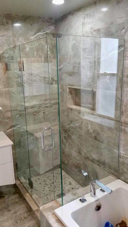 Glass shower door by Bryn Mawr glass